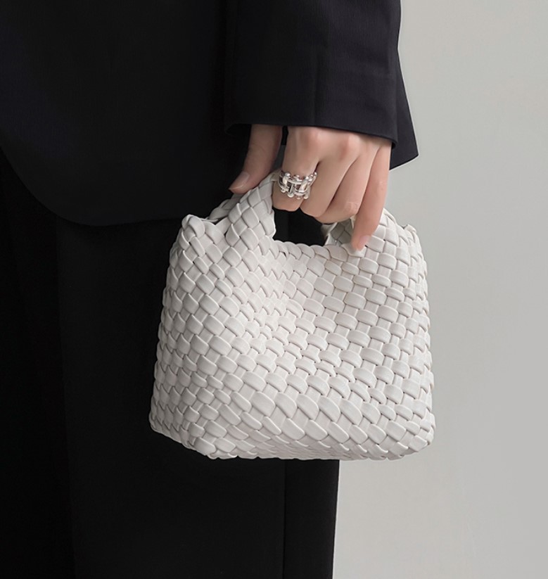 Luxury Bags On Sales - กระเป๋าคลัตช์ออกงานกลางคืน กระเป๋าทรงถังสานสำหรับผู้หญิง กระเป๋าโท้ทหนัง PU หรูหรา กระเป๋าผู้หญิงปี